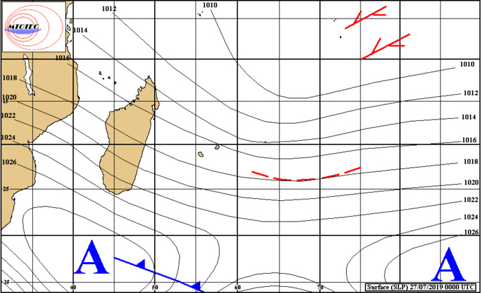 Analyse de la situation de surface ce matin. Un nouvel anticyclone(A) est en est approche par le Sud-Ouest. MTOTEC