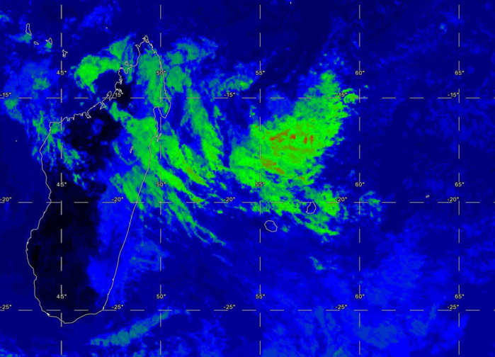 Photo satellite de 11heures. Zone d'instabilité au Nord des Iles Soeurs.