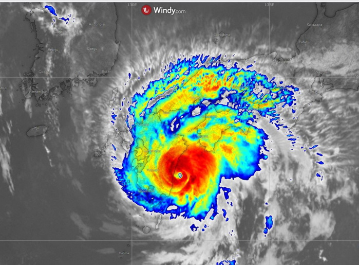 05/19UTC. FRANCISCO(09W) NEAR PEAK INTENSITY JUST BEFORE LANDFALL 05/19UTC. FRANCISCO(09W) NEAR PEAK INTENSITY JUST BEFORE LANDFALL