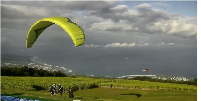 Sur la façade Ouest les nuages et averses remontent du Sud jusque vers Saint Leu. Sur les plages le soleil domine ce matin. METEO REUNION Sur la façade Ouest les nuages et averses remontent du Sud jusque vers Saint Leu. Sur les plages le soleil domine ce matin. METEO REUNION