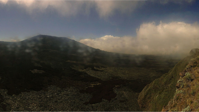 12h17: webcam en direct du Volcan. METEO REUNION