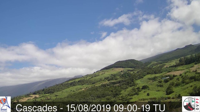 A 13heures le soleil garde la main sur les pentes Est du volcan. METEO REUNION A 13heures le soleil garde la main sur les pentes Est du volcan. METEO REUNION