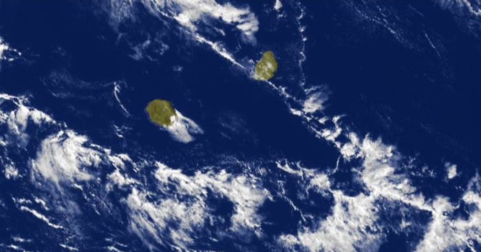 Photo satellite de 9h30: des nuages poussés par un alizé qui se renforce remontent des latitudes Sud vers les Iles Soeurs.