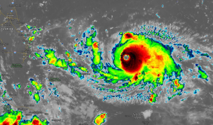 10h temps universel. La partie centrale du cyclone devient encore plus intense étant plus réduite en extension dans la partie Ouest. 10h temps universel. La partie centrale du cyclone devient encore plus intense étant plus réduite en extension dans la partie Ouest.