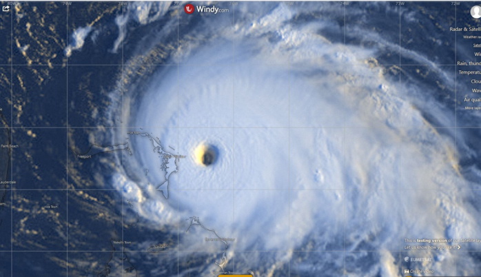 DORIAN il y a quelques heures quand l'oeil était en approche de Marsh Harbour. Vu par GOES avec les premières images dans le visible. DORIAN il y a quelques heures quand l'oeil était en approche de Marsh Harbour. Vu par GOES avec les premières images dans le visible.