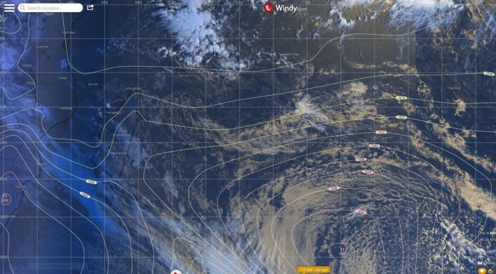 Analyse de surface de ce matin du modèle européen. L'anticyclone est en retrait loin au Sud-Est des Mascareignes. WINDY Analyse de surface de ce matin du modèle européen. L'anticyclone est en retrait loin au Sud-Est des Mascareignes. WINDY