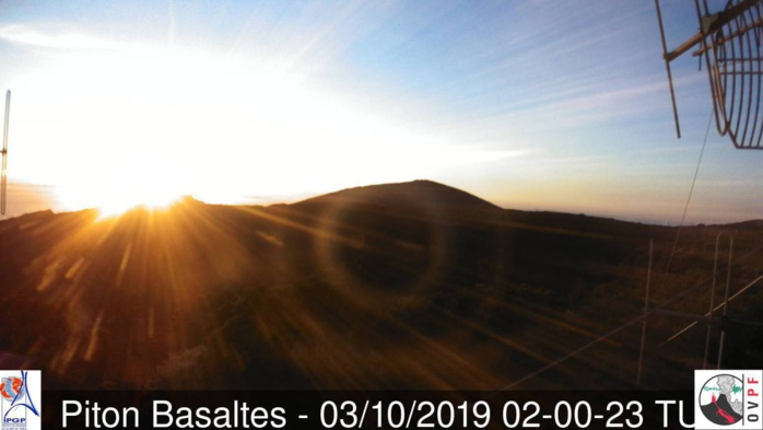 Spectacle du lever du jour toujours aussi grandiose au volcan. METEO REUNION