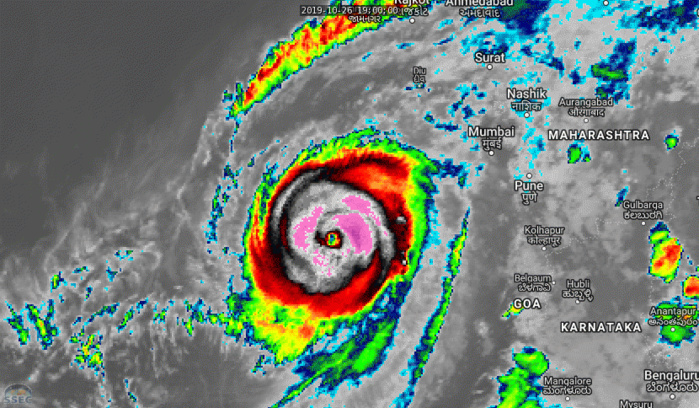 Le Super Cyclone KYARR(04A) au cours des dernières heures sur la Mer d'Arabie. CLIQUEZ POUR ANIMER Le Super Cyclone KYARR(04A) au cours des dernières heures sur la Mer d'Arabie. CLIQUEZ POUR ANIMER