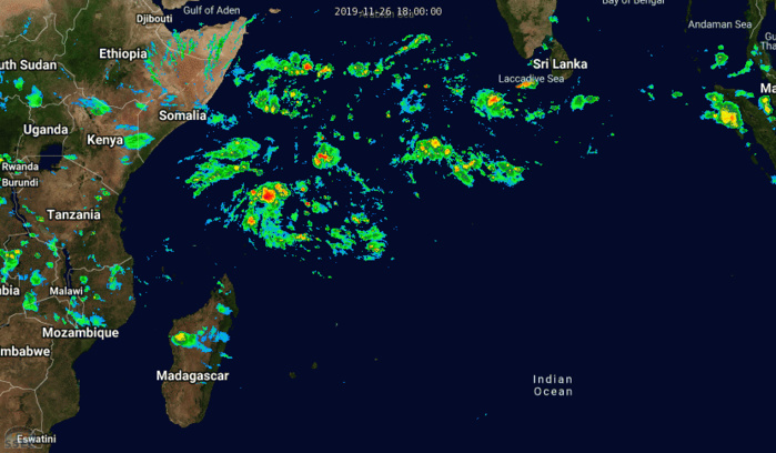 Un éventail le matin et un petit parapluie l'après-midi dans les hauts Un éventail le matin et un petit parapluie l'après-midi dans les hauts