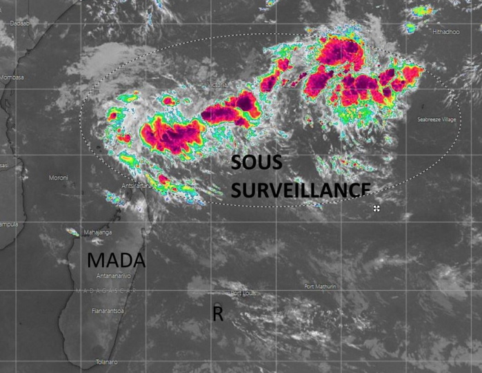 Au sein de la vaste zone de basses pressions délimitée sur cette image deux zones supectes 91S et 92S sont suivies. L'activité cyclonique pourrait démarrer cette semaine.