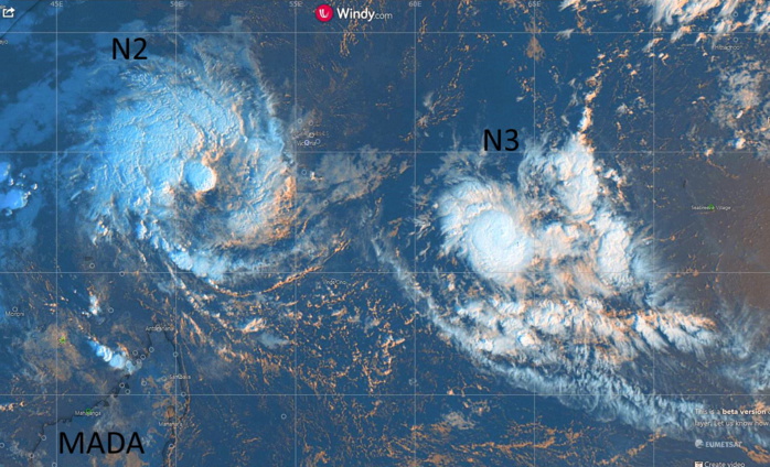 Les dépressions tropicales N2 et N3 capturées ce matin à 7h par Météosat. Les dépressions tropicales N2 et N3 capturées ce matin à 7h par Météosat.