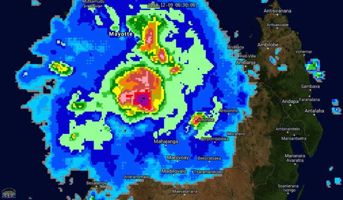 TC 02S(BELNA) making landfall near Soalala/Madagascar within 12h as a Cat1/2