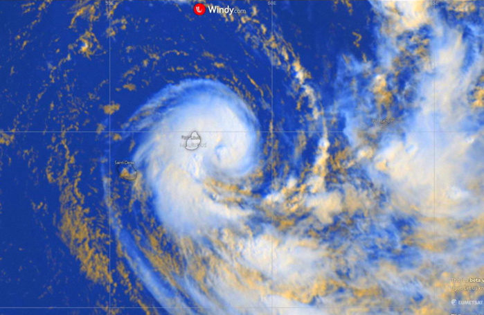 05S(CALVINIA) intensifying close to Mauritius/ 04P(SARAI): slowly weakening west of Tonga