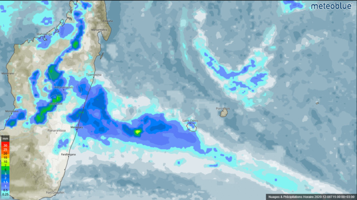 Comme souvent lorsqu'un système frontal encore relativement actif arrive à nos latitudes son extrêmité Nord-Ouest a tendance à s'activer entre la Réunion et la côte Sud-Est de Madagascar. Notez aussi un peu d'instabilité au Nord de Maurice.
