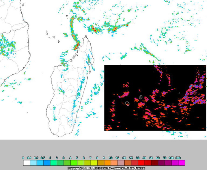 Les résidus de BONGOYO repris par les alizés frappent aux portes Sud et Est des Iles Soeurs. Une ligne d'instabilité s'approche de Rodrigues par l'Est. AROME.MÉTÉO FRANCE. MÉTÉO-CIEL