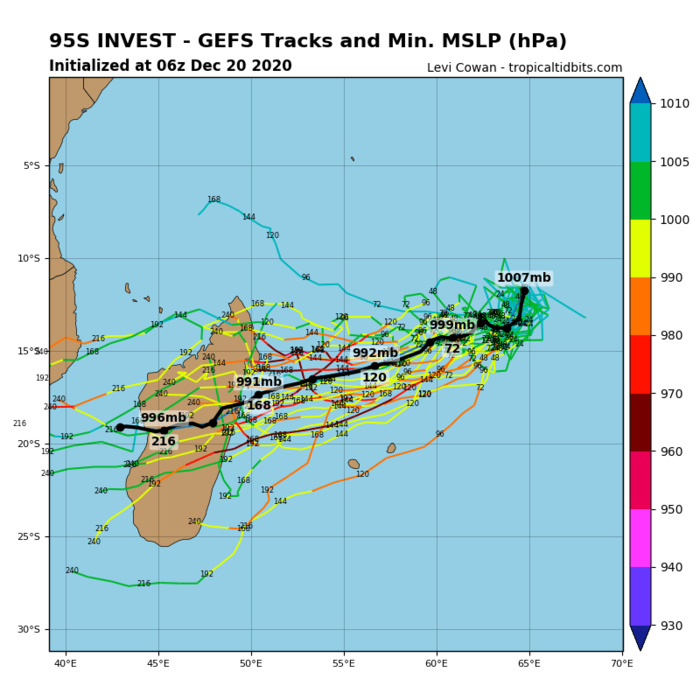 Simulations du modèle GFS à 10heures ce Dimanche. La simulation de trajectoire médiane est en noire. Simulations du modèle GFS à 10heures ce Dimanche. La simulation de trajectoire médiane est en noire.