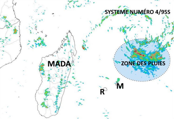 Simulation du modèle Arome de Météo France. Le système N4/95S en approche par le Nord-Est. Mardi soir les bandes pluvieuses se trouveraient encore à distance au Nord-Est des Iles Soeurs. Les Fêtes seront-elles plus ou moins arrosées? C'est le principal questionnement à l'heure actuelle. MÉTÉO-CIEL