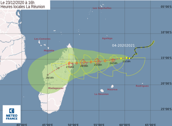 Prévisions N5 de trajectoire et d'intensité émises par Météo France Réunion. Le stade de Tempête Tropicale Modérée est prévu dans 24heures. CMRS. Prévisions N5 de trajectoire et d'intensité émises par Météo France Réunion. Le stade de Tempête Tropicale Modérée est prévu dans 24heures. CMRS.
