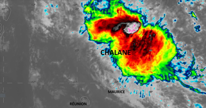 Météosat-8 à 16heures ce Jeudi 24. Des nuages modérément actifs sont proches de MAURICE. Les pluies cycloniques (couleurs vives) sont dans le voisinage de Saint-Brandon. Météosat-8 à 16heures ce Jeudi 24. Des nuages modérément actifs sont proches de MAURICE. Les pluies cycloniques (couleurs vives) sont dans le voisinage de Saint-Brandon.