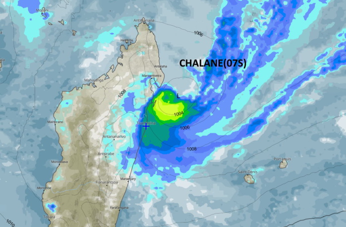 Les pluies cycloniques parfois orageuses( en jaune) sont la principale menace pour Sainte Marie et la zone de Toamasina au cours de la nuit prochaine et de la matinée de Dimanche.