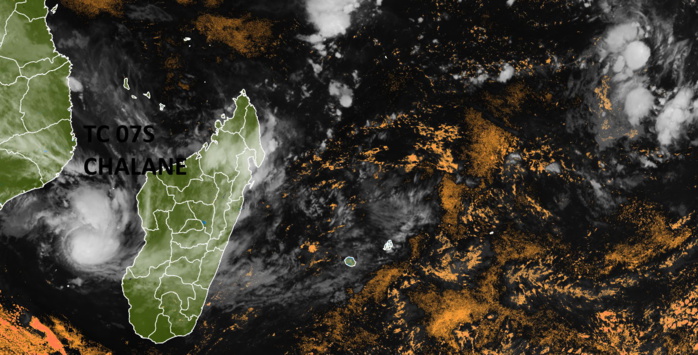 28/2230UTC. TC 07S OVER THE CHANNEL AND INVEST 96S NEAR THE CHAGOS. ENHANCED BY PH.