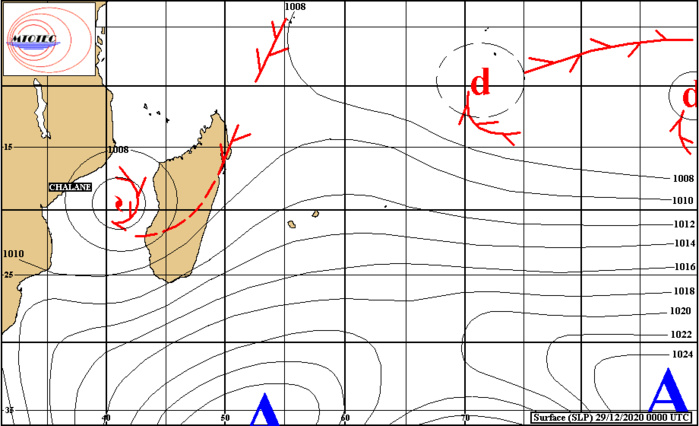 Analyse de la situation en surface en fin de nuit. 3 zones dépressionnaires sont suivies. Sur le Canal de MOZ CHALANE(07S) est à nouveau Tempête Modérée, s'intensifie et menace d'ici 24h la région de Beira. INVEST 96S près des Chagos et INVEST 93S sont surveillés. MTOTEC.