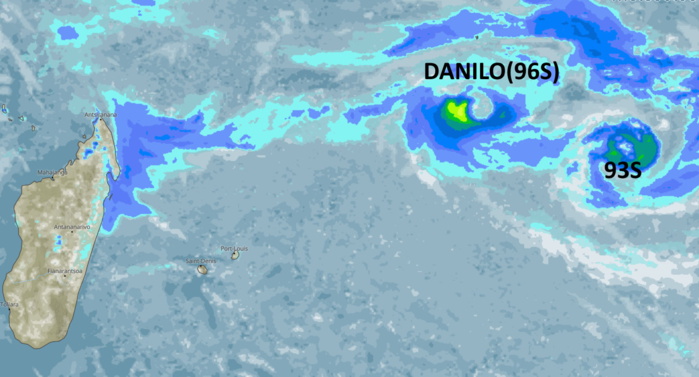 Les couleurs représentent les nuages porteurs de pluies modérées ou fortes(jaune). Les Mascareignes sont à l'écart pour le moment.