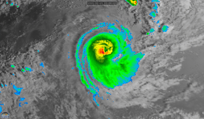 19S(FARAJI). 11/08UTC. 6HOUR LOOP.ANIMATED MULTISPECTRAL SATELLITE IMAGERY DEPICTS SPIRAL BANDS OF DEEP CONVECTION THAT WRAP INTO A FORMING 15 KM DIAMETER EYE. THE PRESENCE OF THE EYE FEATURE LENDS HIGH CONFIDENCE IN THE INITIAL POSITION.