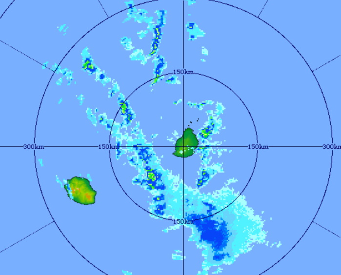 07/09h11. Image du radar de TAC. Les bandes encore assez actives sont en approche de MAURICE par l'Ouest. Des averses localement orageuses sont proches des régions Est.MMS/Vacoas.