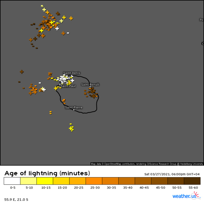 27/18h. Les orages détectés entre 17 et 18h. En blanc les plus récents qui touchent de façon significative le Nord-Ouest de la RÉUNION. WUS.