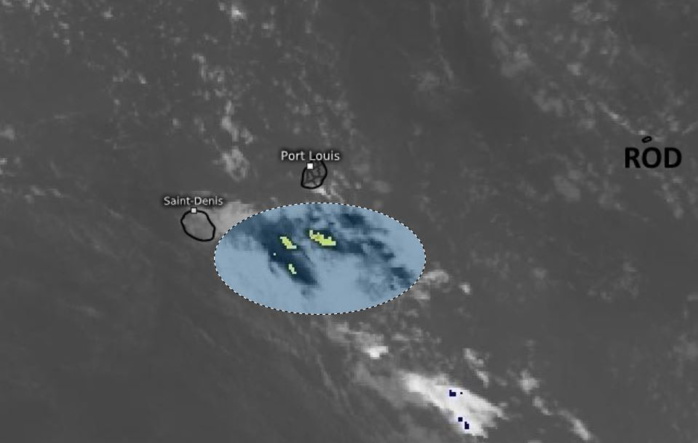 Photo satellite de 6heures ce Jeudi matin. Des alizés faibles à modérés s'établissent temporairement sur les ILES SOEURS. Ils font remonter de l'humidité par le Sud-Est. RODRIGUES est dans une zone moins humide. WUS. PH.