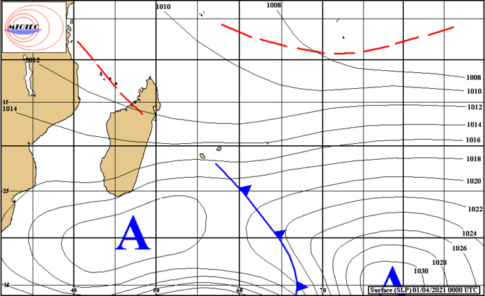 Analyse de la situation de surface ce Jeudi matin. Une cellule anticyclonique se rapproche par le Sud de MADA. Elle renforce temporairement et modérément les alizés sur les ILES SOEURS. De l'instablité est présente au Sud-Est des ILES SOEURS. Elle remonte un peu vers les régions de la RÉUNION et de MAURICE qui sont exposées au flux de Sud-Est à Est. RODRIGUES est dans une zone moins humide. Au Nord de nos îles l'activité convective est manifeste mais reste stérile pour le moment au niveau des éventuelles cyclogenèses. Carte de MTOTEC.