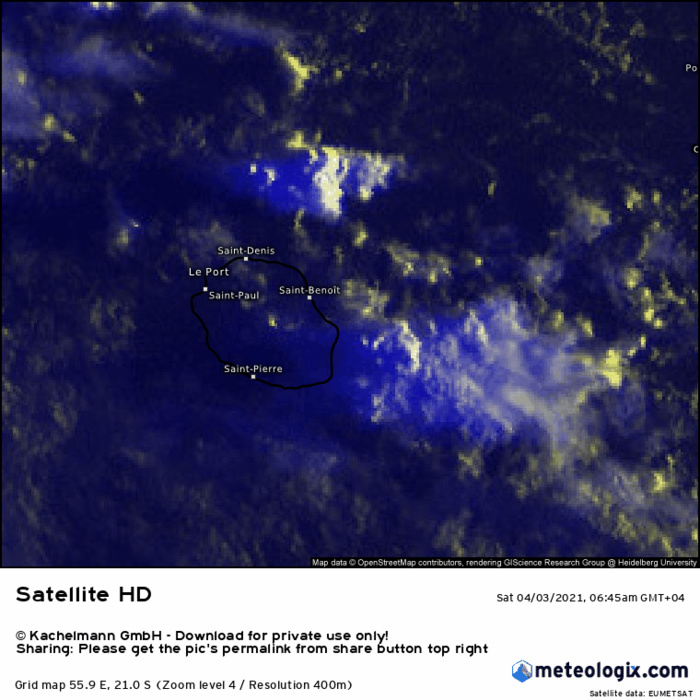 03/08h15. Animation satellite durée: 1h30. Les cellules pluvio-orageuses sont bien visibles au large des côtes Est de la RÉUNION. Les sommets les plus froids situés en mer affichent environ -60°Celsius. WUS.