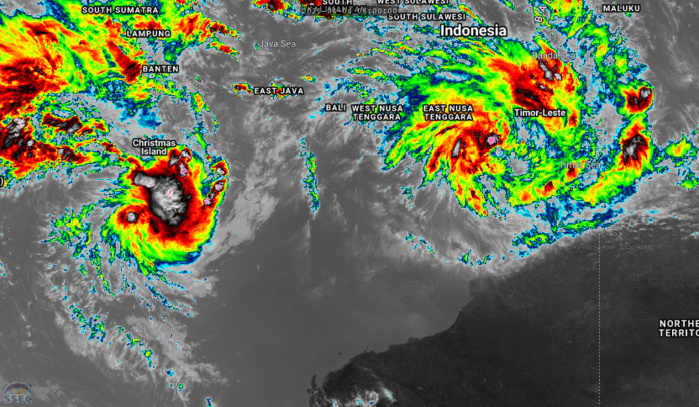 04/15UTC. 9H ANIMATION. TC 26S ON THE RIGHT AND INVEST 90S. CICK TO ANIMATE IF NECESSARY.