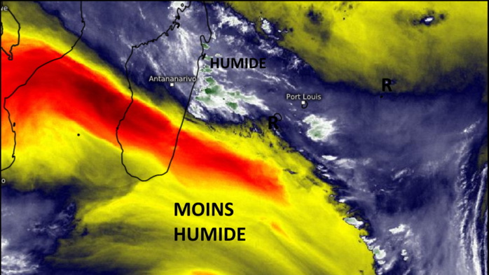 Une masse d'air sensiblement moins humide( jaune et rouge) se situe juste au Sud-Ouest des ILES SOEURS. Rodrigues de son côté connait un temps plus sec que ses grandes soeurs. La région la plus humide sur la zone se trouve au large de la côte orientale de MADA( en vert). Eumetsat.