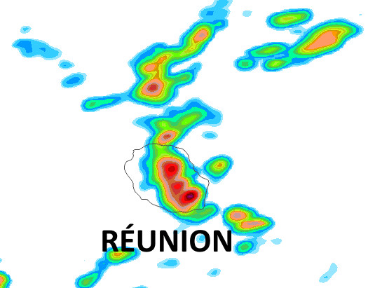 Le modèle Arome de Météo France localise le risque pluvieux voire orageux sur les régions orientales de BOURBON pour la seconde partie de la nuit prochaine et le petit matin de Samedi. MCIEL.