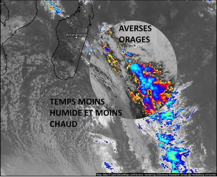 Le système frontal actif passe sur la RÉUNION puis sur MAURICE. A l'arrière le temps est plus calme malgré le vent et la houle. WUS.PH.