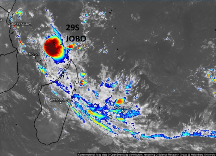 29S(JOBO). 22/04UTC.ANIMATED ENHANCED INFRARED (EIR) SATELLITE IMAGERY (EIR) DEPICTS THAT THE STORM IS STRUGGLING TO  FURTHER DEVELOP AND HAS ELONGATED ALONG A NORTHWEST TO SOUTHEAST  TROUGH AXIS.