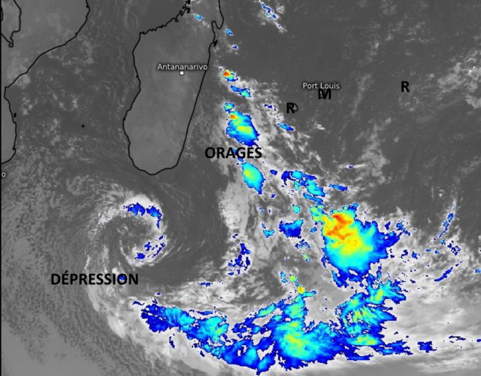 Comme prévu une Dépression extra-tropicale( à coeur froid par opposition aux systèmes tropicaux à coeur chaud) s'est formée et se creuse au Sud de MADA. Elle se prolonge par une ligne de convergence active(grains et orages) qui se situe entre MADA et la RÉUNION. Pour le moment les ILES SOEURS sont bien à l'écart du temps perturbé. WUS.