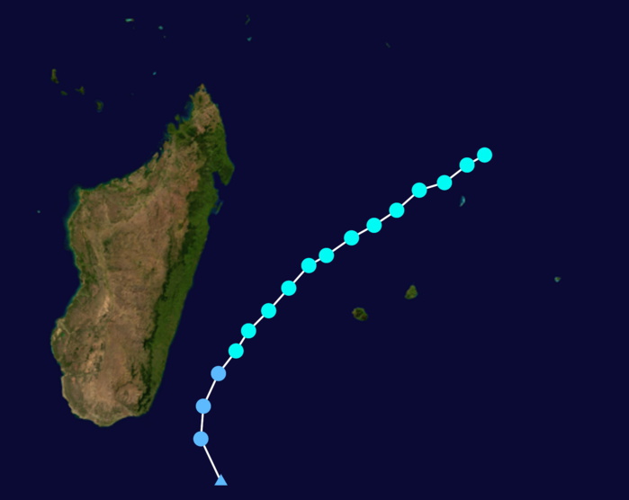 "ROSE" début Mai 1965. Trajectoire estimée. Passage entre la RÉUNION et MADA. Comme la plupart des systèmes cycloniques contournant la RÉUNION par l'Ouest ROSE aura été très pluvieux avec un caractère exceptionnel sur l'Est et le Nord de la RÉUNION compte tenu du fait que nous étions déjà début Mai. L'influence du météore a été moins marquée à MAURICE.