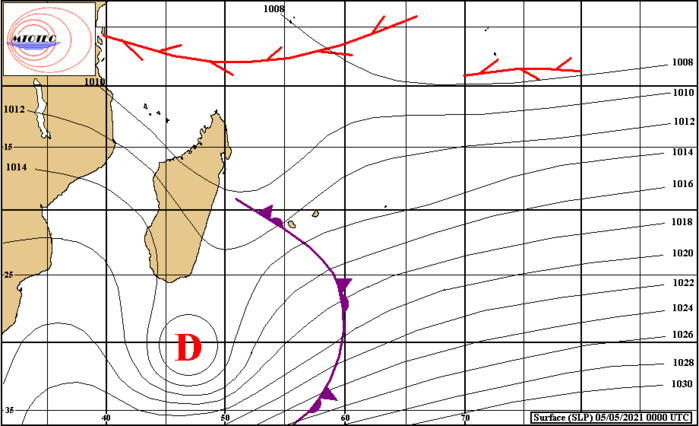 Analyse de la situation de surface à 4heures ce Mercredi matin. La convergence associée à la Dépression au Sud-Sud-Est de MADA se trouve à proximité Ouest de la RÉUNION. Au Nord de nos ziles on note encore pas mal d'activité entre 5/10°Sud mais sans organisation significative. MTOTEC.