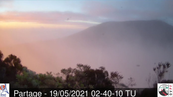 06h40. Magnifique ciel au Piton de la Fournaise. MÉTÉO RÉUNION.
