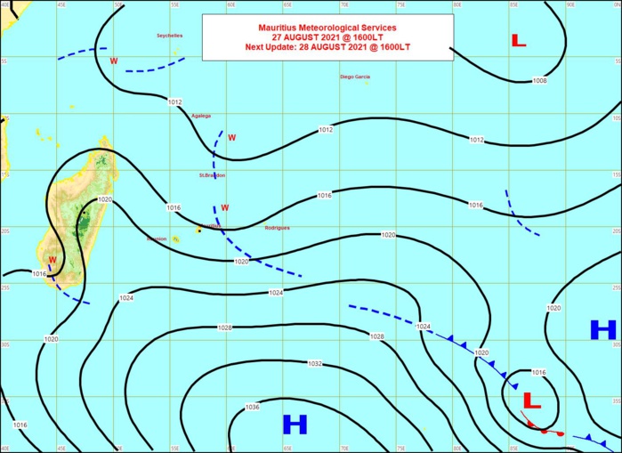 Analyse de la situation de surface ce Vendredi à 16heures. La zone d'instabilité(w) traverse les Mascareignes d'Est en Ouest. Un anticyclone(H) s'est renforcé dans le même temps et fait circuler des alizés très rapides sur les Mascareignes. MMS/Vacoas.