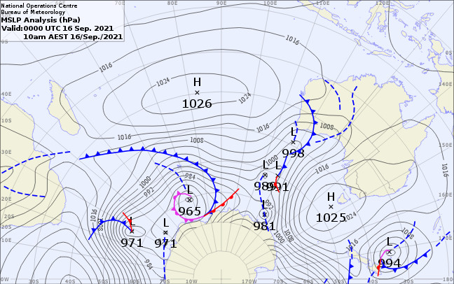 Analyse de la situation de surface ce matin à 04h. Plan plus large qui inclu les mers du Sud jusqu'au Pôle. On voit que la dépression d'origine polaire se prolonge par un beau frond froid qui frappe aux portes du Sud malgache . Des lignes d'instabilité sont présentes sur l'Afrique Australe.BOM.