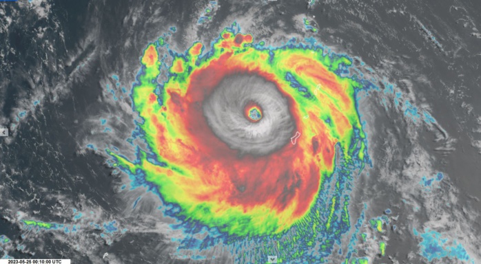 Super Typhoon 02W(MAWAR) set to peak over the Philippine Sea//Remnants of TC 19S(FABIEN)//2421utc