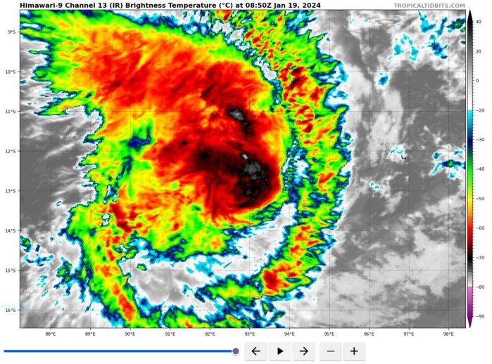 SATELLITE ANALYSIS, INITIAL POSITION AND INTENSITY DISCUSSION: DESPITE SOME DRY AIR OVER THE SOUTHERN SEMICIRCLE, WHICH IS HINDERING  CONVECTIVE DEVELOPMENT, THE SYSTEM HAS STRENGTHENED NOTICEABLY OVER  THE PAST 12 HOURS. ANIMATED MULTISPECTRAL SATELLITE IMAGERY (MSI)  DEPICTS DEEP CONVECTIVE BANDING, PRIMARILY IN THE NORTHERN  SEMICIRCLE, WRAPPING INTO A COMPACT CORE, WITH A DEVELOPING EYE. A  190324Z MHS 89 GHZ MICROWAVE IMAGE REVEALS A PARTIAL EYEWALL OVER THE  NORTHERN QUADRANT WITH A WEAKER, FRAGMENTED EYEWALL OVER THE SOUTHERN  QUADRANT. EQUATORWARD OUTFLOW IS ROBUST AS IS EVIDENT ON THE ANIMATED  WATER VAPOR LOOP. THE INITIAL POSITION IS PLACED WITH HIGH CONFIDENCE  BASED ON EXTRAPOLATION FROM A BULLSEYE 190327Z ASCAT-B IMAGE. THE  INITIAL INTENSITY OF 60 KTS IS ASSESSED WITH MEDIUM CONFIDENCE BASED  ON AN AVERAGE OF THE SUBJECTIVE DVORAK ESTIMATES. CIMSS OBJECTIVE  ESTIMATES ARE SLIGHTLY LOWER.