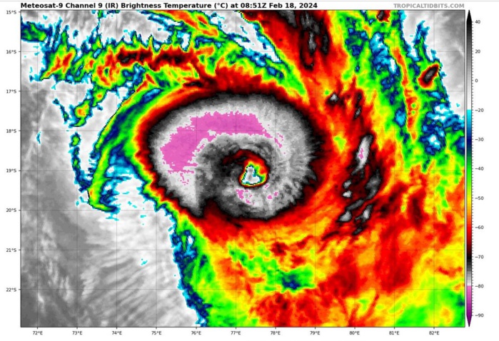 TC 13S(DJOUNGOU) peaks as a powerful CAT 4 US//TCFA issued for INVEST 95S//10 Day ECMWF Storm Tracks//1809utc TC 13S(DJOUNGOU) peaks as a powerful CAT 4 US//TCFA issued for INVEST 95S//10 Day ECMWF Storm Tracks//1809utc
