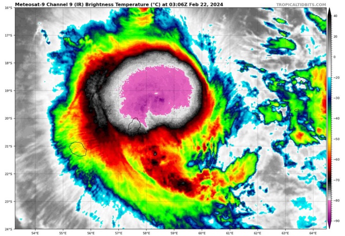 TC 16S(ELEANOR) peaking within 12H tracking East of MAURITIUS// TC 14P(LINCOLN) intensifying gradually next 36H//2203utc TC 16S(ELEANOR) peaking within 12H tracking East of MAURITIUS// TC 14P(LINCOLN) intensifying gradually next 36H//2203utc