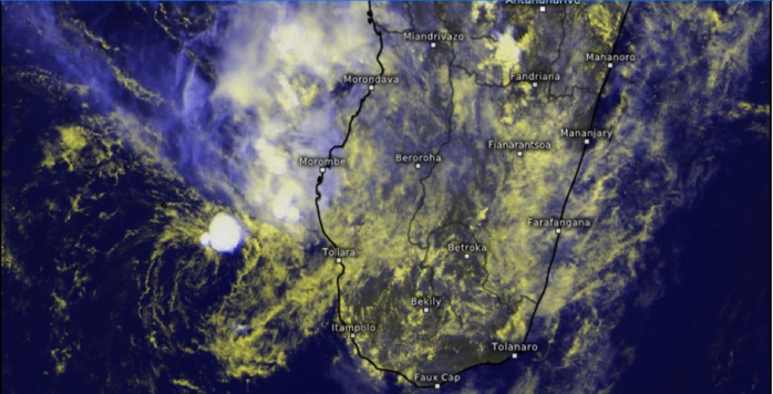 INVEST 90S// INVEST 91S// ECMWF 10 Day Storm Tracks// 3 Week Tropical Cyclone Formation Probability//0809utc INVEST 90S// INVEST 91S// ECMWF 10 Day Storm Tracks// 3 Week Tropical Cyclone Formation Probability//0809utc
