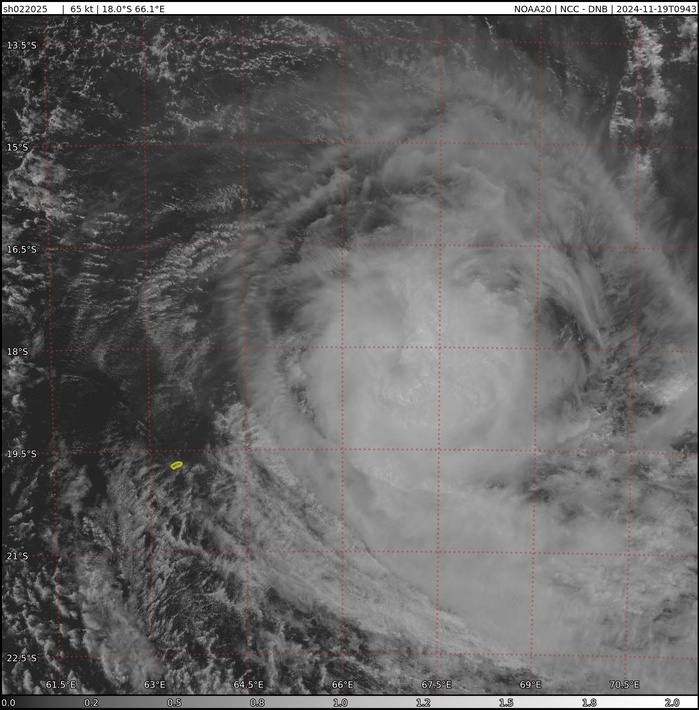 Former Super Typhoon 25W(MAN-YI) dissipating//TC 02S(BHEKI) peaked at CAT 4 US gradually weakening approaching MASCARENE Islands//1909utc Former Super Typhoon 25W(MAN-YI) dissipating//TC 02S(BHEKI) peaked at CAT 4 US gradually weakening approaching MASCARENE Islands//1909utc